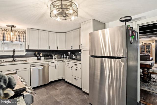 6 W CHURCH ST, Bordentown, NJ 08505