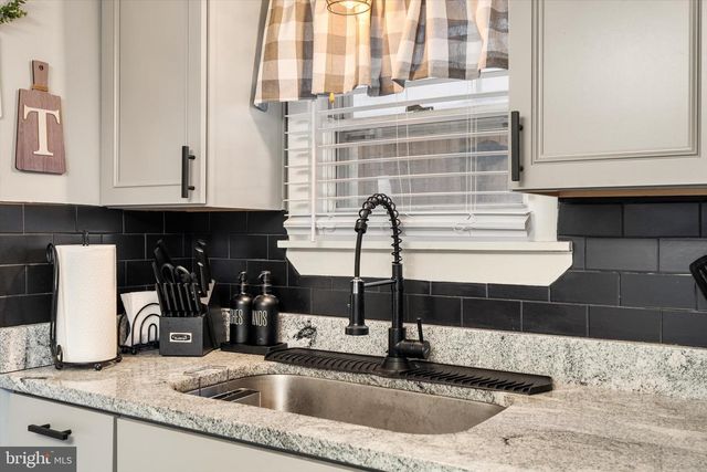 6 W CHURCH ST, Bordentown, NJ 08505