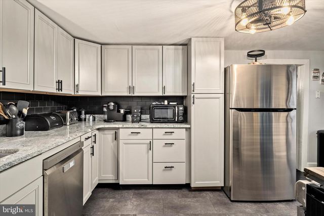 6 W CHURCH ST, Bordentown, NJ 08505