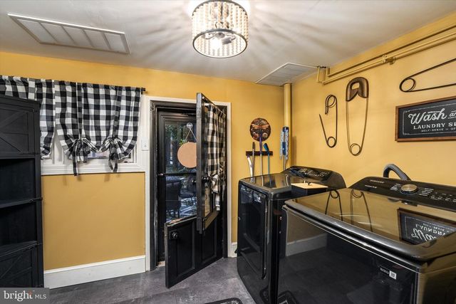 6 W CHURCH ST, Bordentown, NJ 08505