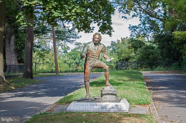 6 W CHURCH ST, Bordentown, NJ 08505