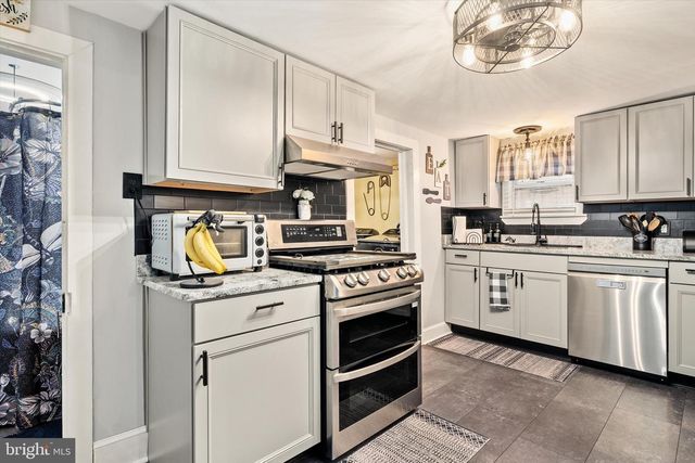 6 W CHURCH ST, Bordentown, NJ 08505