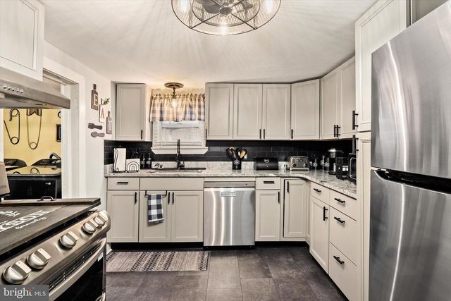 6 W CHURCH ST, Bordentown, NJ 08505