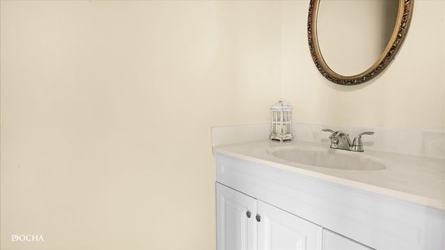 201 Gregory Street 15, Aurora, IL 60504