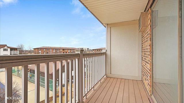 201 Gregory Street 15, Aurora, IL 60504