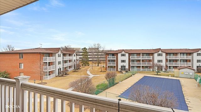 201 Gregory Street 15, Aurora, IL 60504