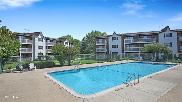 201 Gregory Street 15, Aurora, IL 60504