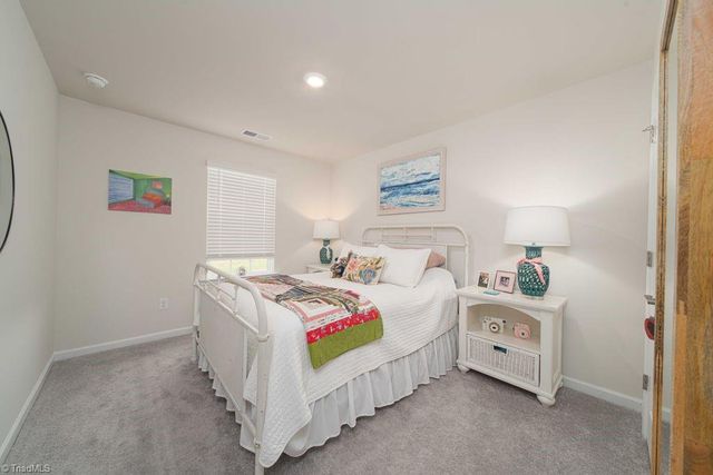 1828 Pheasant Trace Circle, Kernersville, NC 27284