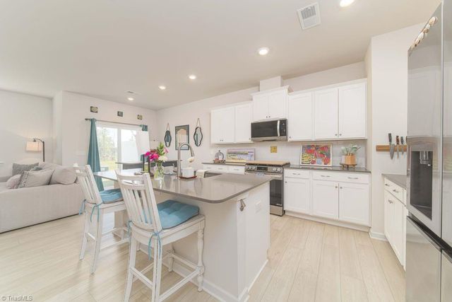1828 Pheasant Trace Circle, Kernersville, NC 27284
