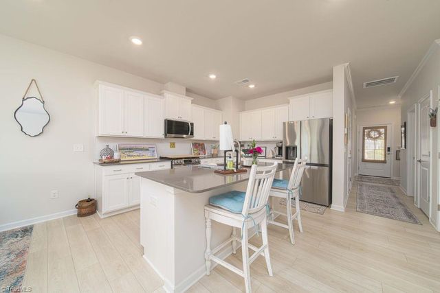 1828 Pheasant Trace Circle, Kernersville, NC 27284