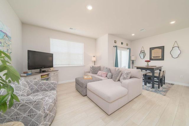 1828 Pheasant Trace Circle, Kernersville, NC 27284