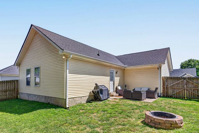 546 Albion Cir, Gallatin, TN 37066