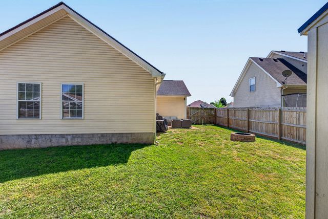 546 Albion Cir, Gallatin, TN 37066