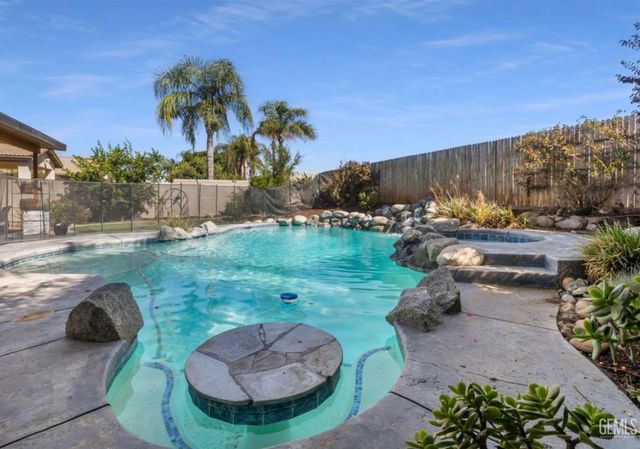 10300 Seneca Falls Avenue, Bakersfield, CA 93312