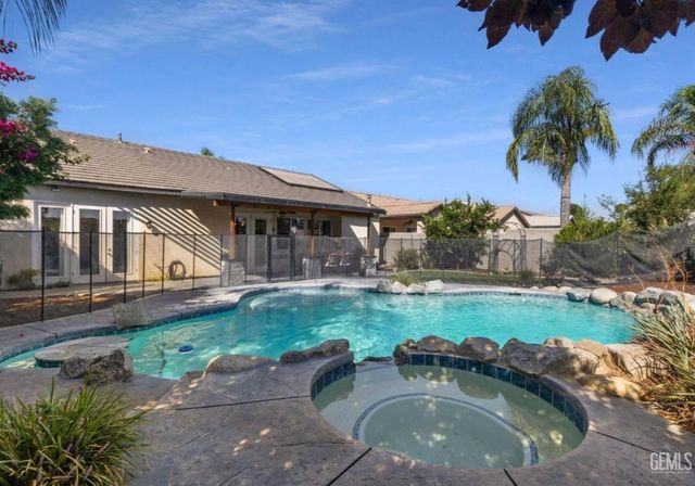 10300 Seneca Falls Avenue, Bakersfield, CA 93312