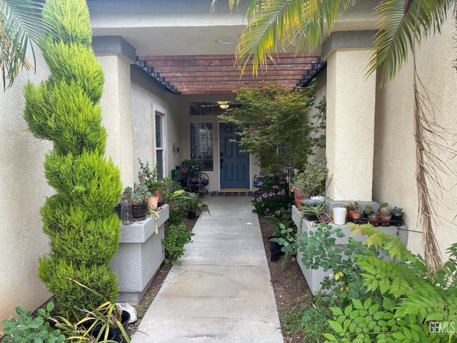 10300 Seneca Falls Avenue, Bakersfield, CA 93312
