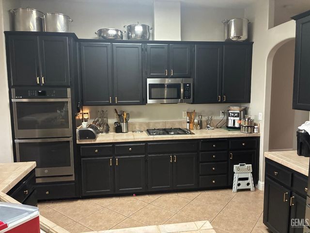10300 Seneca Falls Avenue, Bakersfield, CA 93312