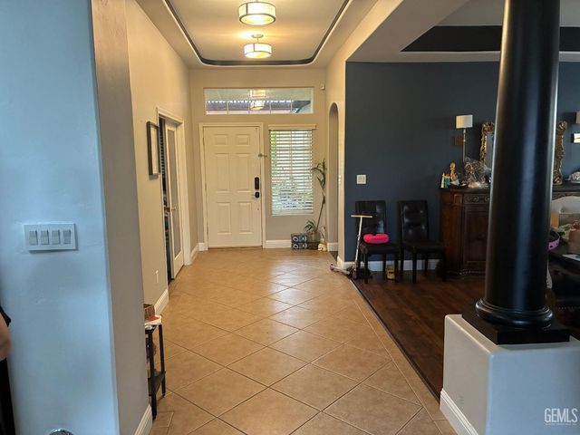 10300 Seneca Falls Avenue, Bakersfield, CA 93312