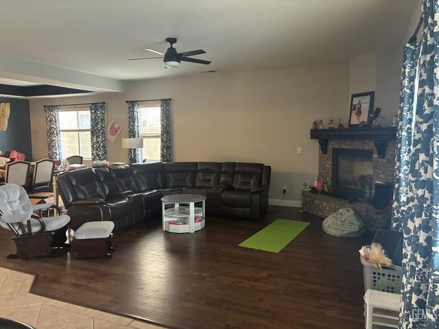 10300 Seneca Falls Avenue, Bakersfield, CA 93312