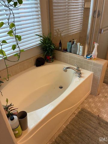 10300 Seneca Falls Avenue, Bakersfield, CA 93312