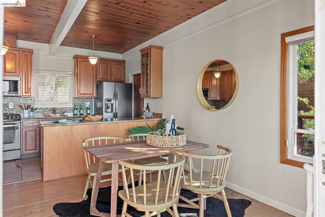 6741 Snake Rd, Oakland, CA 94611