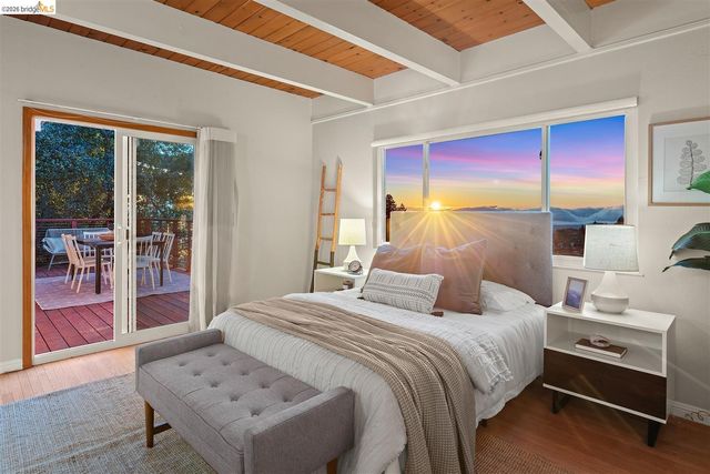 6741 Snake Rd, Oakland, CA 94611