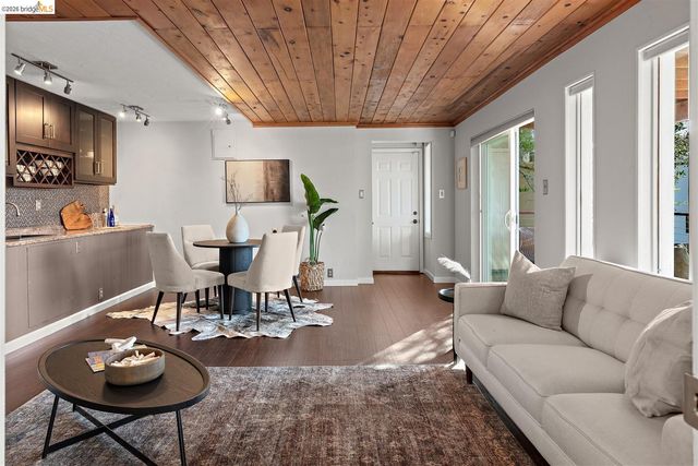 6741 Snake Rd, Oakland, CA 94611