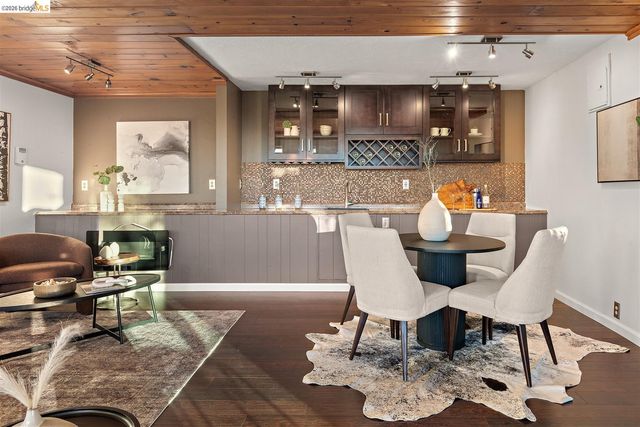 6741 Snake Rd, Oakland, CA 94611