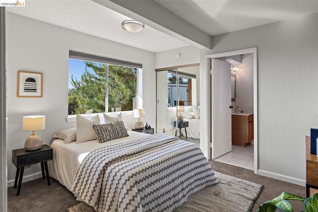 6741 Snake Rd, Oakland, CA 94611