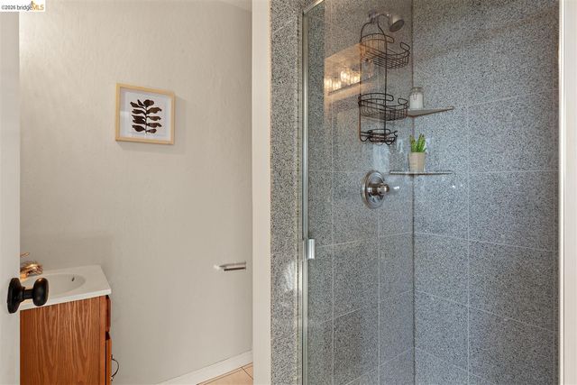 6741 Snake Rd, Oakland, CA 94611