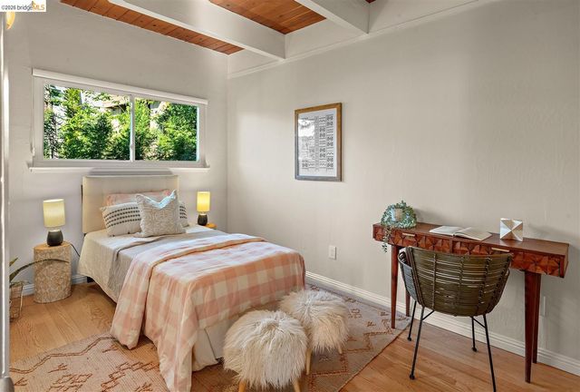 6741 Snake Rd, Oakland, CA 94611