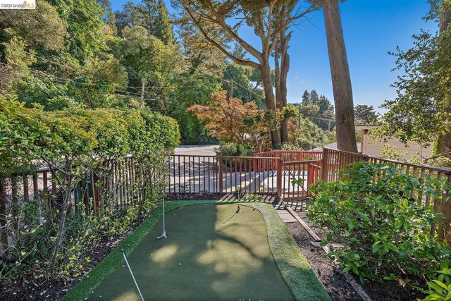 6741 Snake Rd, Oakland, CA 94611