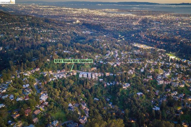 6741 Snake Rd, Oakland, CA 94611