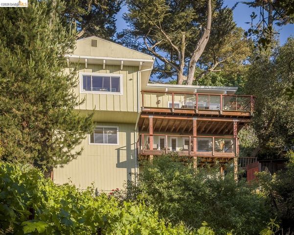 6741 Snake Rd, Oakland, CA 94611