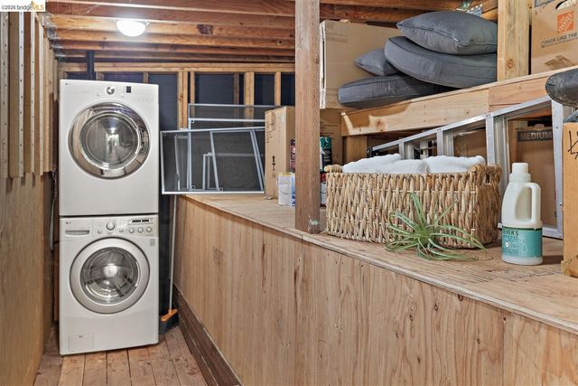 6741 Snake Rd, Oakland, CA 94611