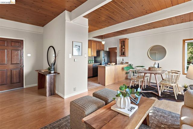 6741 Snake Rd, Oakland, CA 94611