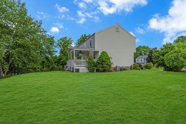 2017 S Trillium Dr, Hopewell Twp, PA 15001