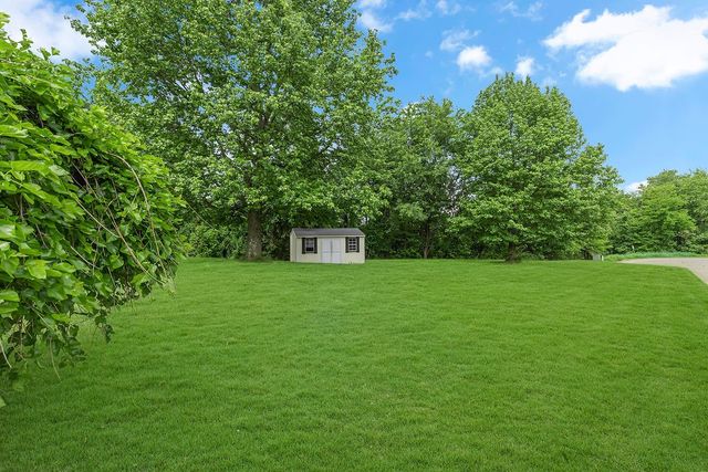 2017 S Trillium Dr, Hopewell Twp, PA 15001
