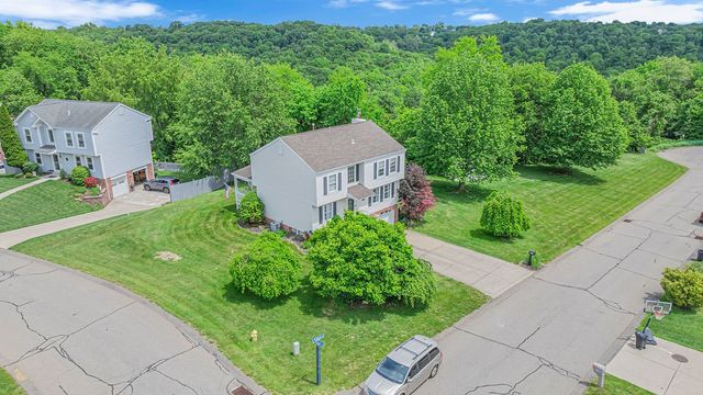 2017 S Trillium Dr, Hopewell Twp, PA 15001
