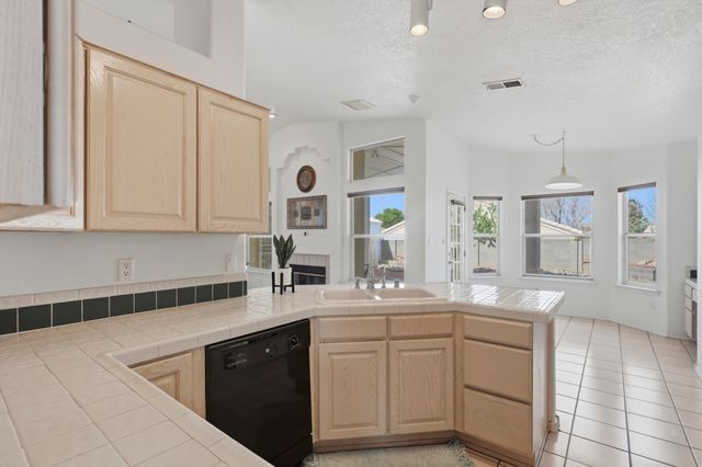 1131 Tony Sanchez Drive SE, Albuquerque, NM 87123