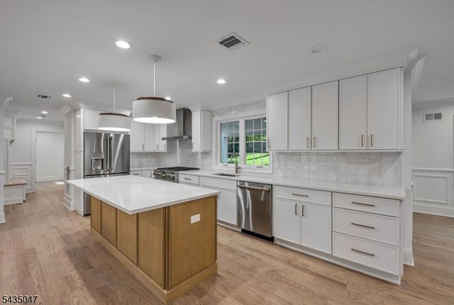 59 Tremont Ter, Livingston Twp., NJ 07039