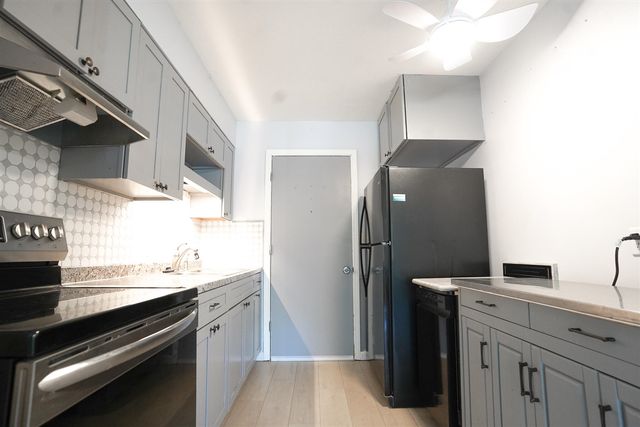 2151 Banner Drive F, Wyoming, MI 49509