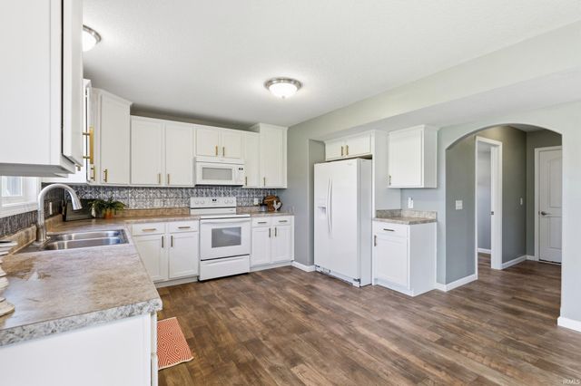 13079 Starling Cove, Fort Wayne, IN 46845