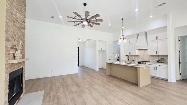 1106 East Sixth Street, Springtown, TX 76082