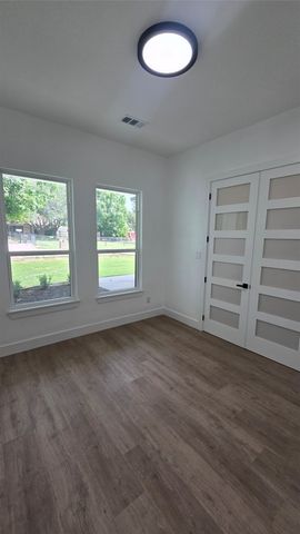 1106 East Sixth Street, Springtown, TX 76082