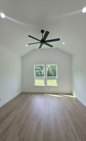 1106 East Sixth Street, Springtown, TX 76082