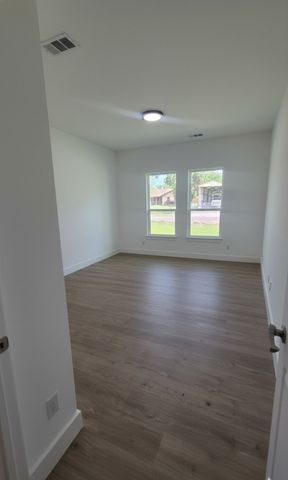 1106 East Sixth Street, Springtown, TX 76082