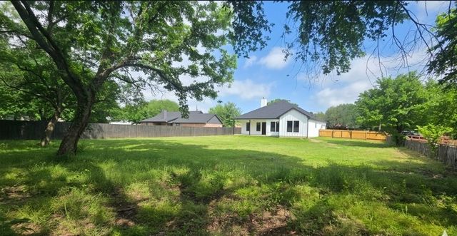 1106 East Sixth Street, Springtown, TX 76082