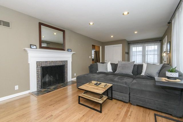 N87W15675 Belleview BOULEVARD, Menomonee Falls, WI 53051