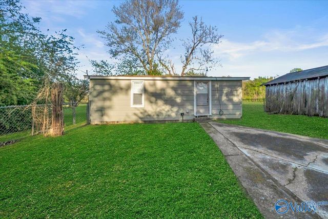 780 Little Cove Road, Gurley, AL 35748